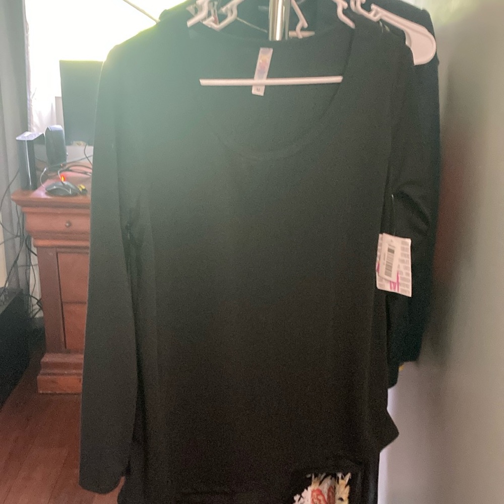 NWT Lularoe black long sleeve tee shirt size medium